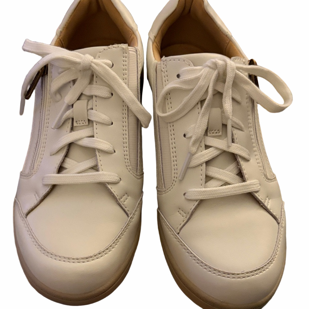 Clark’s Bryianne Bayla white leather heritage low top sneaker. 9.5 new